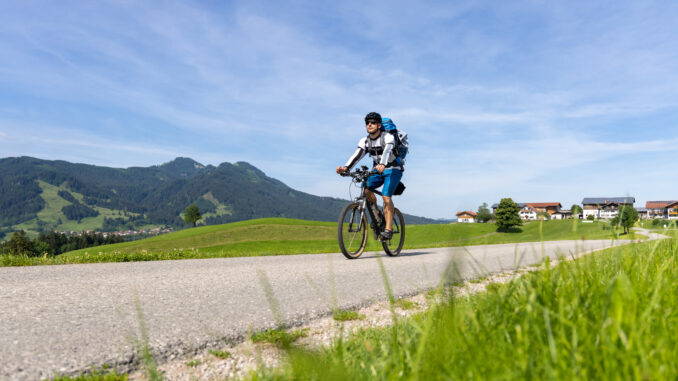 Cyclist on a bike tour in the southern Bavarian mountains Credit: Getty
