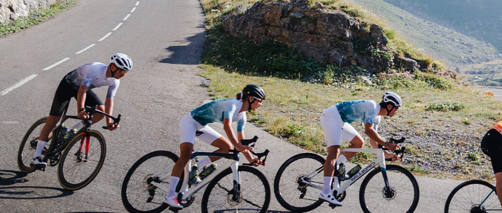Quando le distanze si allungano, la chiave sta nel saper dosare le energie passo dopo passo. (Foto: Alé Cycling)