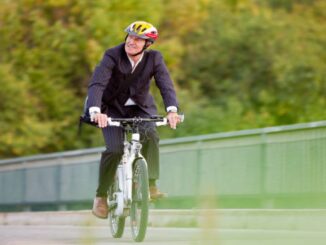 Le e-bike bianche del 2025: il futuro del ciclismo sostenibile