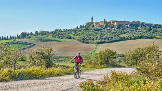 Regala emozioni su due ruote: le esperienze cicloturistiche imperdibili in Toscana