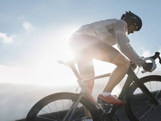 Abbigliamento sportivo completo per ogni ciclista: dalle maglie alle giacche antivento