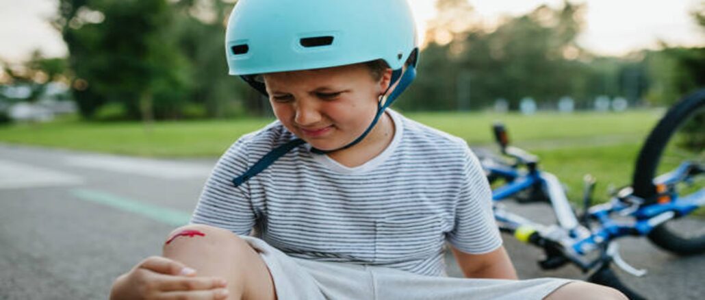 Scopri l’abbigliamento e le protezioni perfette per i piccoli ciclisti del 2025