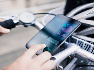 Attrezzature high-tech per ciclisti: dal display LCD alle e-bike con APP integrata