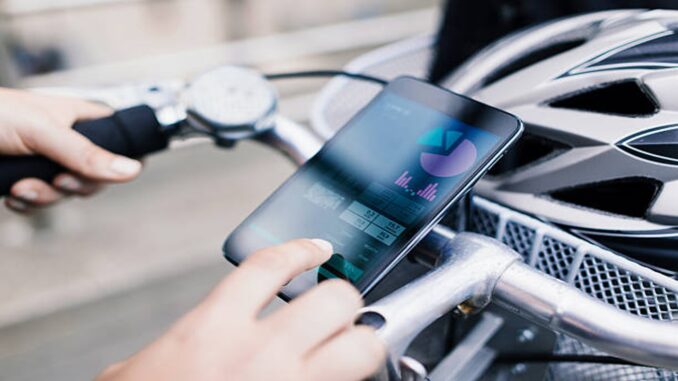 Attrezzature high-tech per ciclisti: dal display LCD alle e-bike con APP integrata