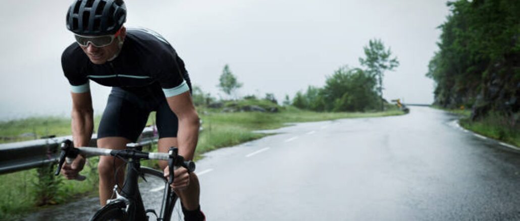 Comfort e prestazioni: scopri i capi essenziali per le tue uscite in bici questa stagione