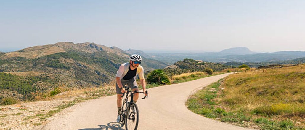 Come scegliere l’outfit perfetto per il ciclismo estivo nel 2025