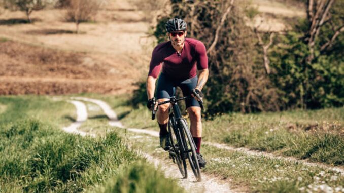 Abbigliamento da ciclista: scopri le novità per un'estate in sella