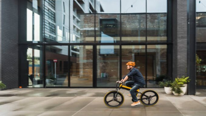 Rush: la bicicletta pieghevole che rivoluziona il ciclismo urbano 2025