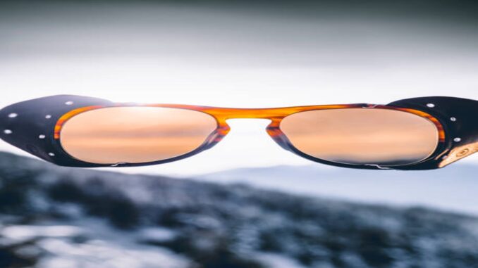 Sfrutta la tecnologia all-weather: occhiali da sole perfetti per ogni luce e terreno