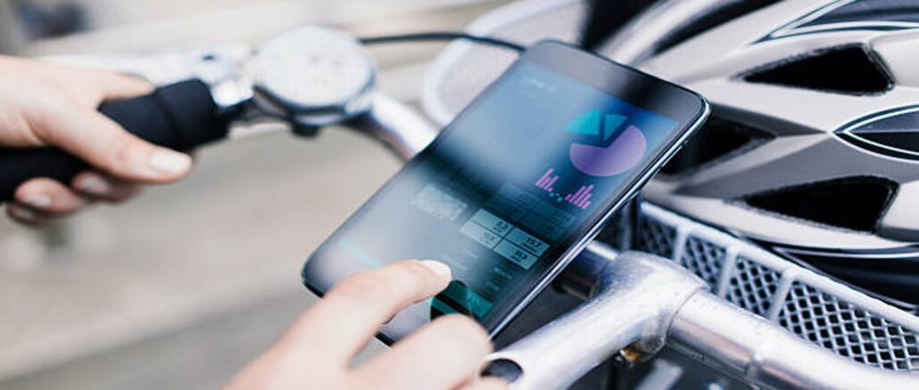Trasforma ogni uscita in bici con abbigliamento traspirante e luci ad alta tecnologia