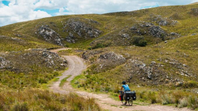 Come scegliere lo zaino perfetto per il bikepacking e le escursioni