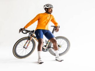 Abbigliamento innovativo per ciclisti: dalle mantelline alle canotte traspiranti