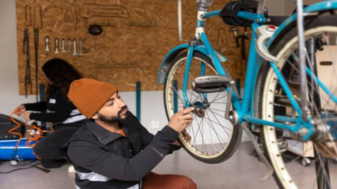 La guida definitiva alla riparazione e sicurezza in bicicletta nel 2025